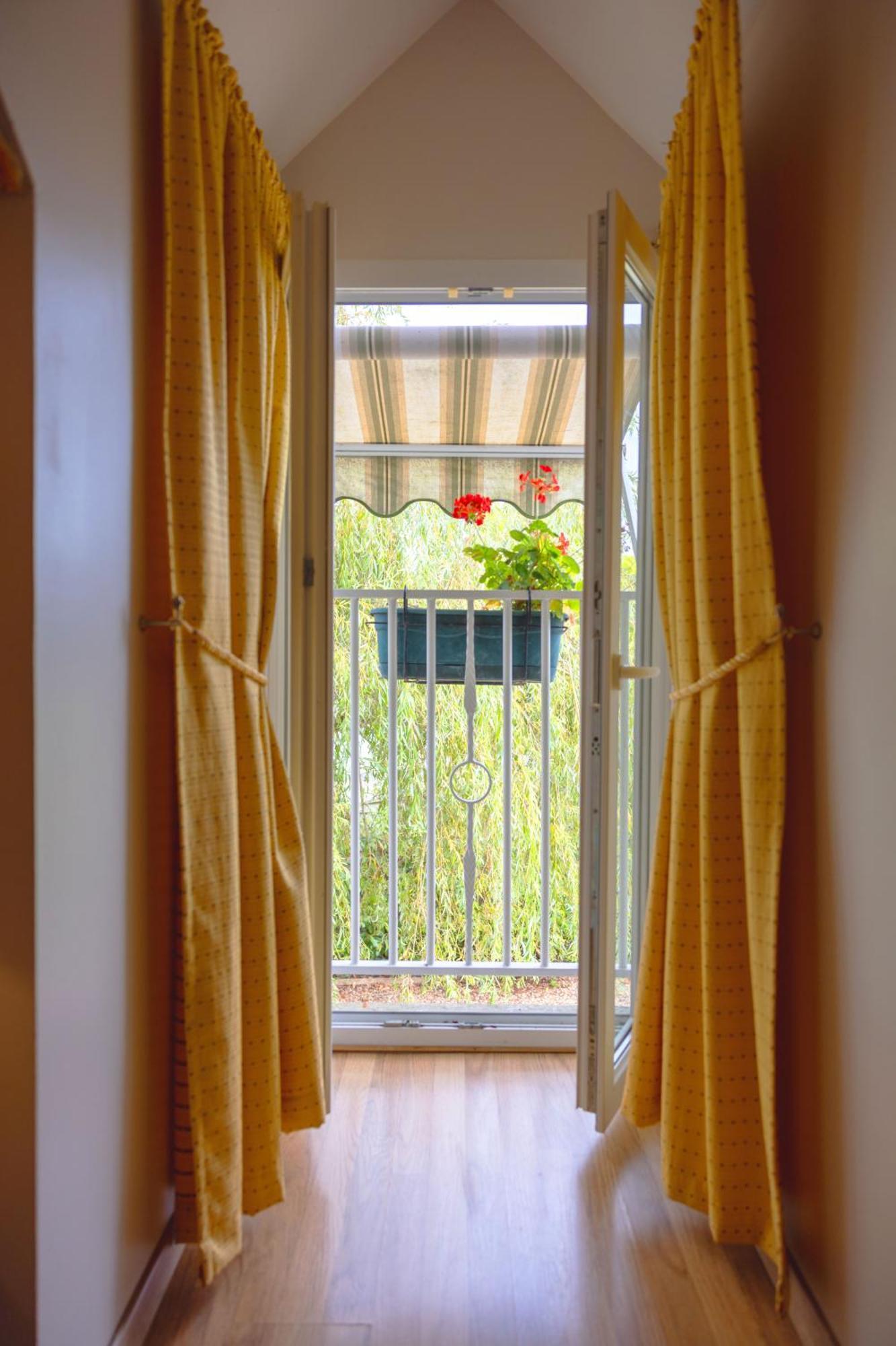 Ferme De Marpalu Bed & Breakfast La Ferte-Saint-Cyr Exterior photo